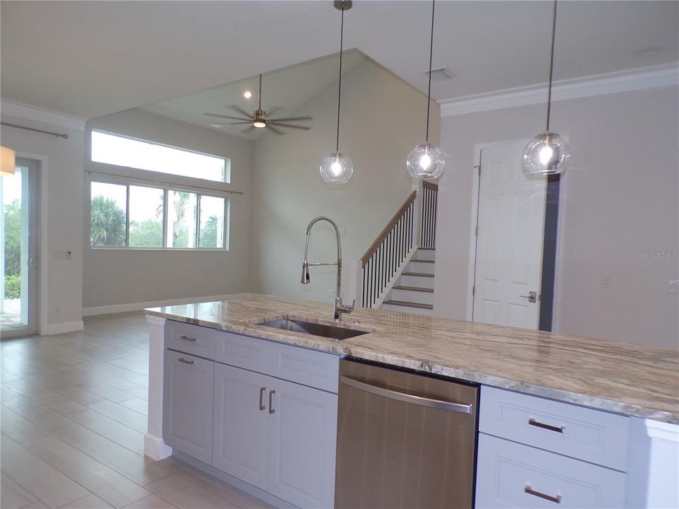 For Rent: $2,400 (3 beds, 3 baths, 1896 Square Feet)