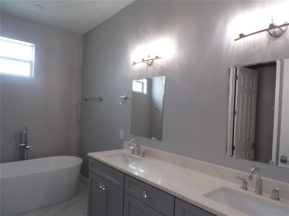 For Rent: $2,400 (3 beds, 3 baths, 1896 Square Feet)