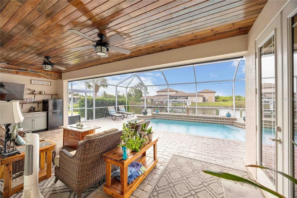 En Venta: $859,900 (3 camas, 2 baños, 1975 Pies cuadrados)