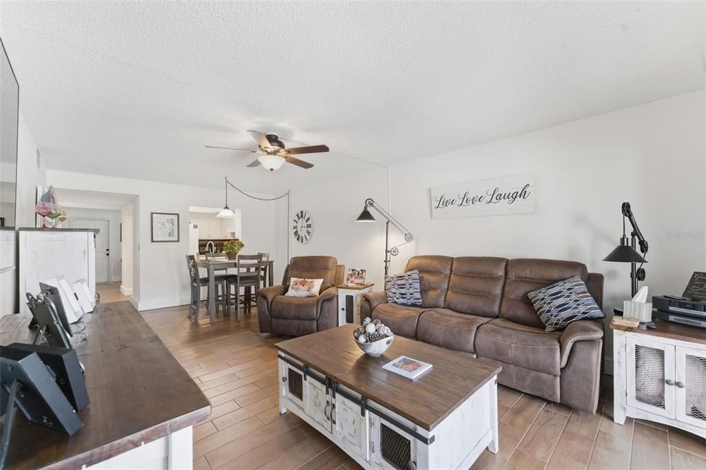 Active With Contract: $169,900 (2 beds, 2 baths, 1111 Square Feet)