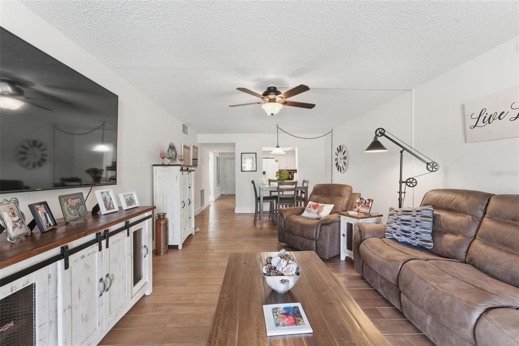 Active With Contract: $169,900 (2 beds, 2 baths, 1111 Square Feet)