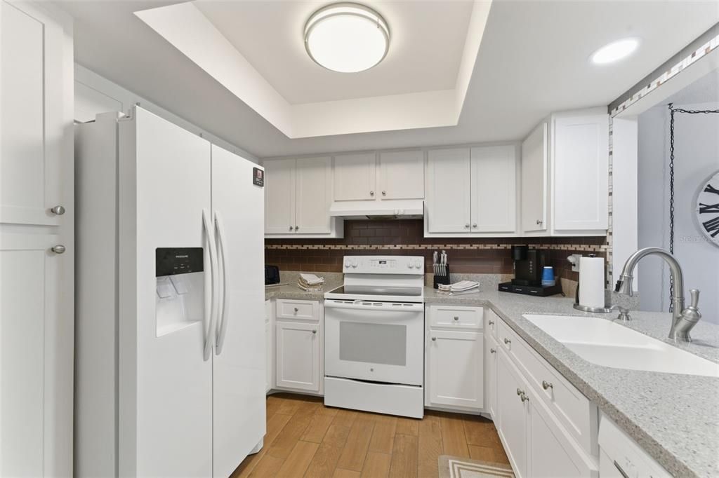 Active With Contract: $169,900 (2 beds, 2 baths, 1111 Square Feet)