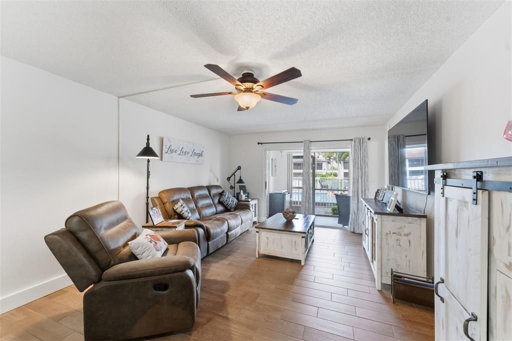 Active With Contract: $169,900 (2 beds, 2 baths, 1111 Square Feet)