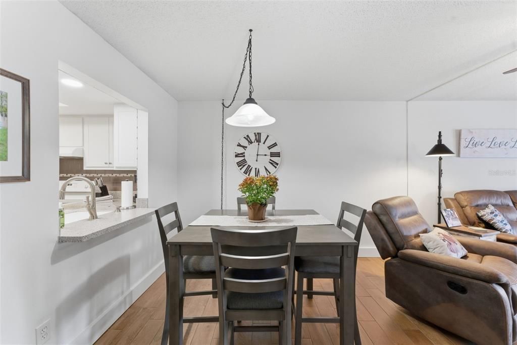 Active With Contract: $169,900 (2 beds, 2 baths, 1111 Square Feet)