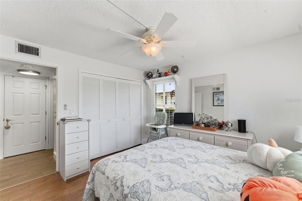 Active With Contract: $169,900 (2 beds, 2 baths, 1111 Square Feet)