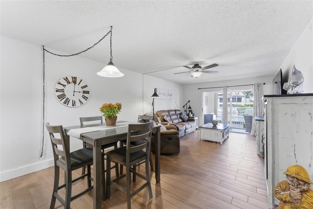 Active With Contract: $169,900 (2 beds, 2 baths, 1111 Square Feet)