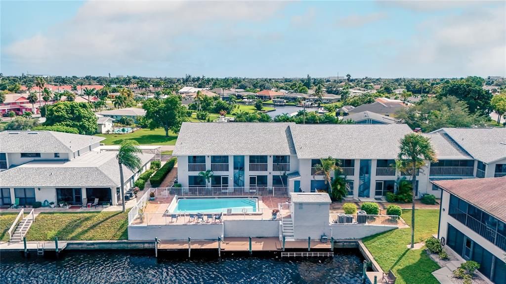 Active With Contract: $169,900 (2 beds, 2 baths, 1111 Square Feet)