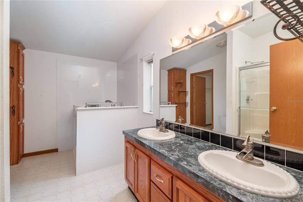 待售: $995,000 (3 贝兹, 2 浴室, 2094 平方英尺)