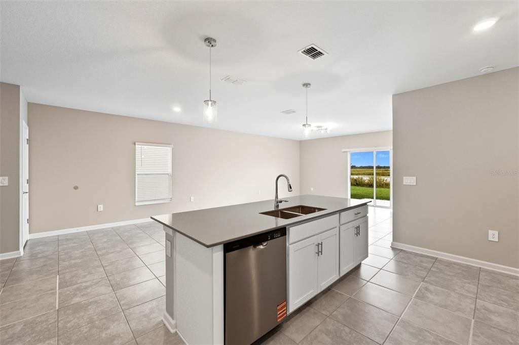 For Rent: $3,100 (6 beds, 3 baths, 2575 Square Feet)