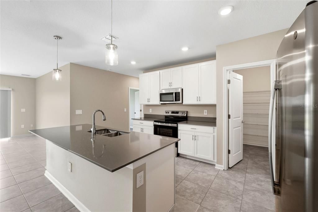 For Rent: $3,100 (6 beds, 3 baths, 2575 Square Feet)