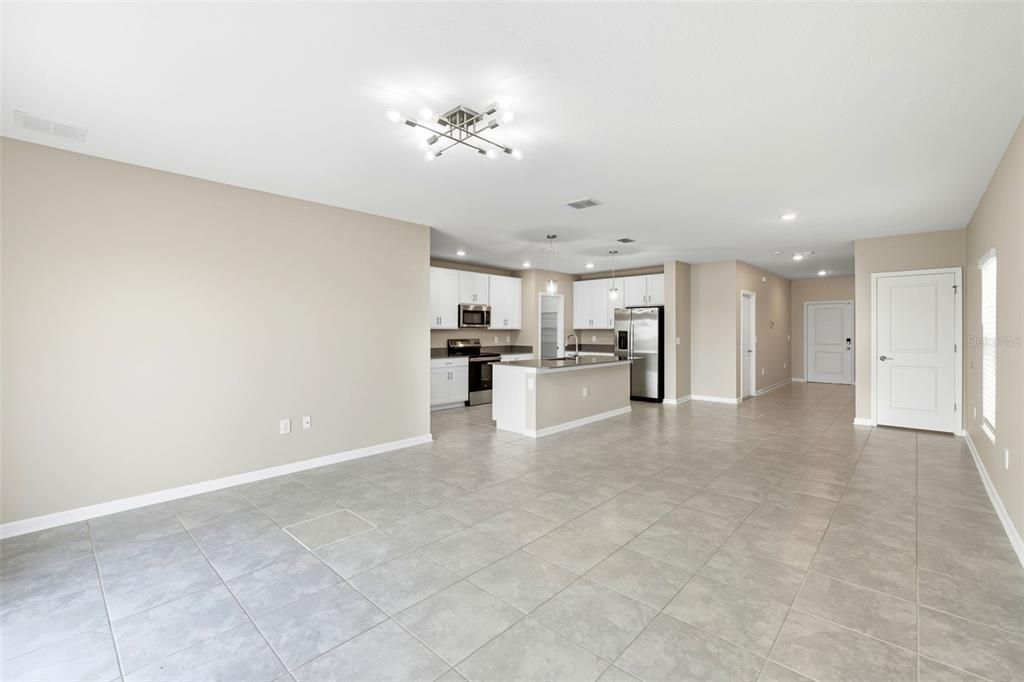 For Rent: $3,100 (6 beds, 3 baths, 2575 Square Feet)