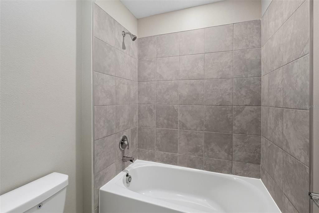 For Rent: $3,100 (6 beds, 3 baths, 2575 Square Feet)