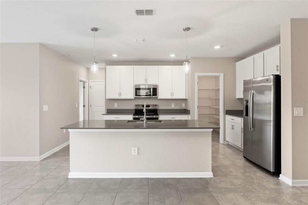 For Rent: $3,100 (6 beds, 3 baths, 2575 Square Feet)