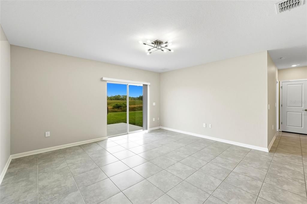 For Rent: $3,100 (6 beds, 3 baths, 2575 Square Feet)