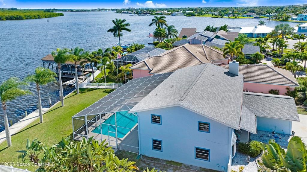 En Venta: $1,000,000 (4 camas, 2 baños, 2900 Pies cuadrados)