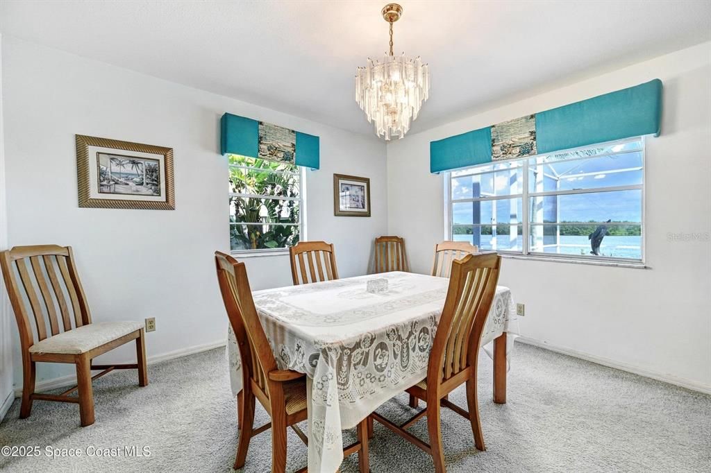 En Venta: $1,000,000 (4 camas, 2 baños, 2900 Pies cuadrados)