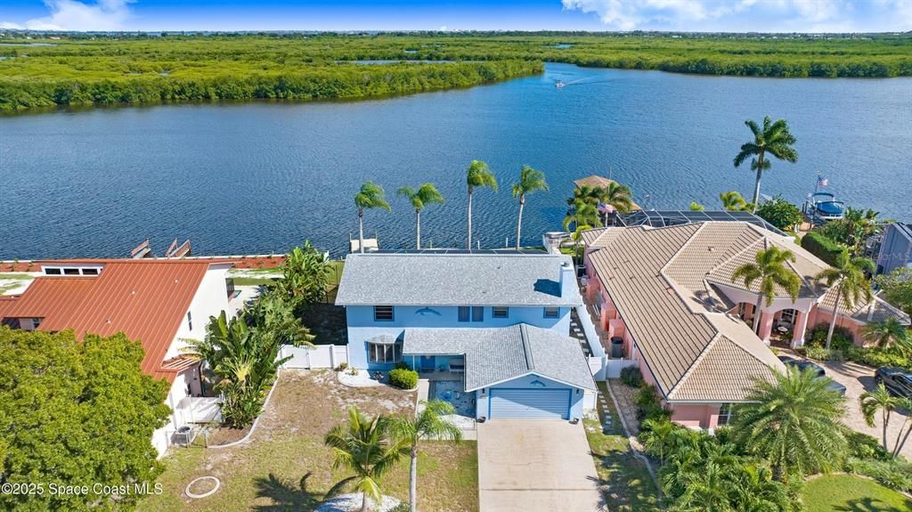 En Venta: $1,000,000 (4 camas, 2 baños, 2900 Pies cuadrados)