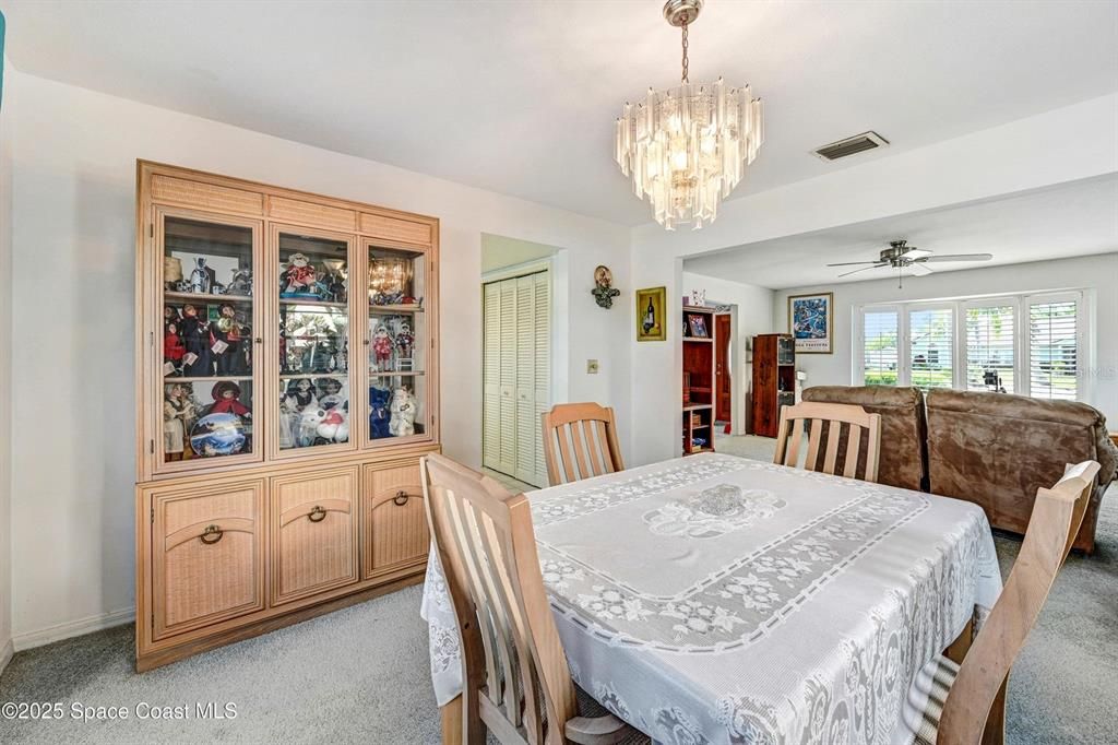 En Venta: $1,000,000 (4 camas, 2 baños, 2900 Pies cuadrados)