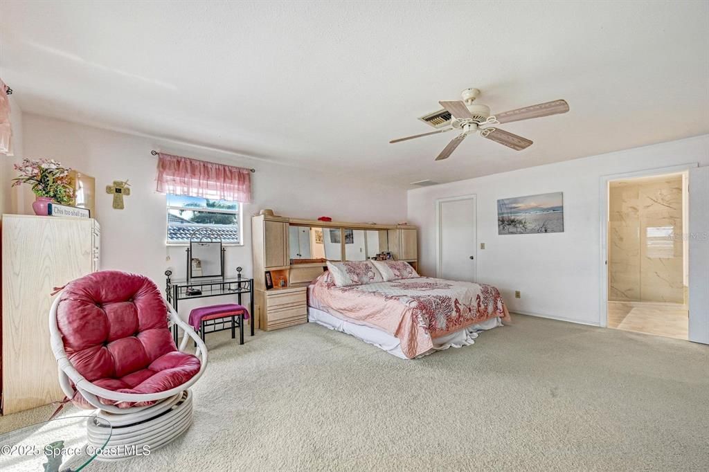 En Venta: $1,000,000 (4 camas, 2 baños, 2900 Pies cuadrados)