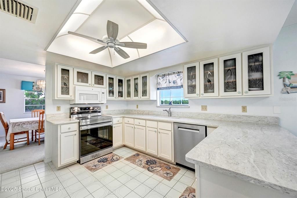 En Venta: $1,000,000 (4 camas, 2 baños, 2900 Pies cuadrados)