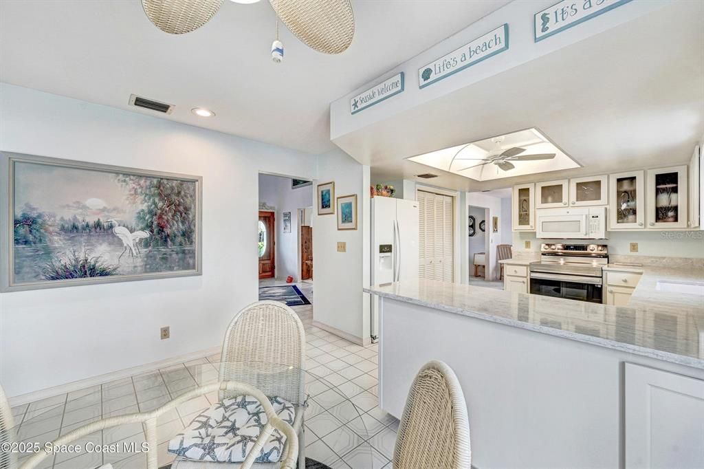 En Venta: $1,000,000 (4 camas, 2 baños, 2900 Pies cuadrados)