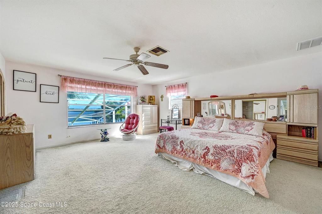 En Venta: $1,000,000 (4 camas, 2 baños, 2900 Pies cuadrados)