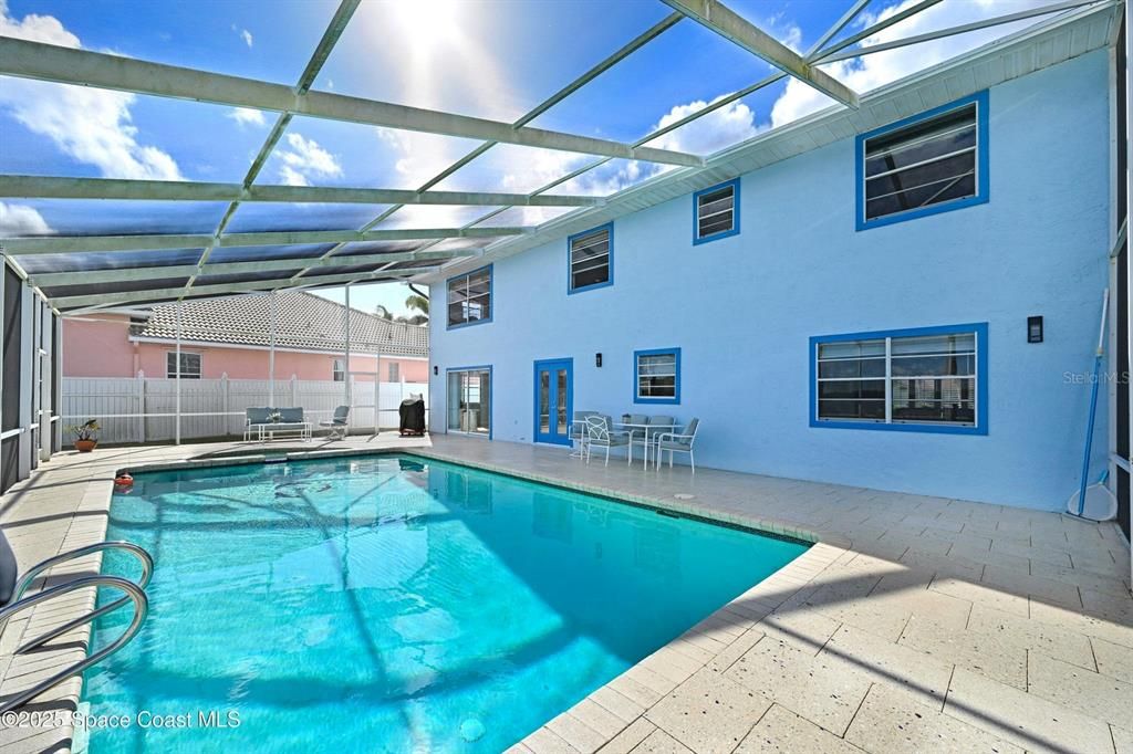 En Venta: $1,000,000 (4 camas, 2 baños, 2900 Pies cuadrados)