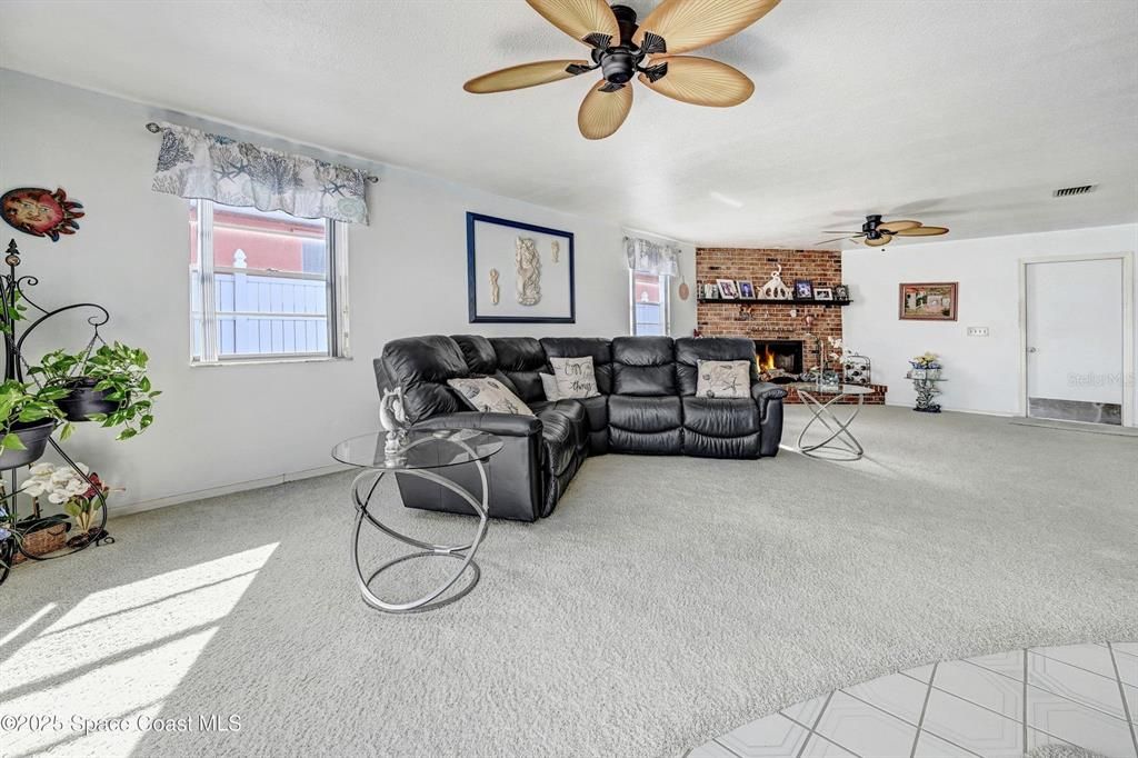 En Venta: $1,000,000 (4 camas, 2 baños, 2900 Pies cuadrados)