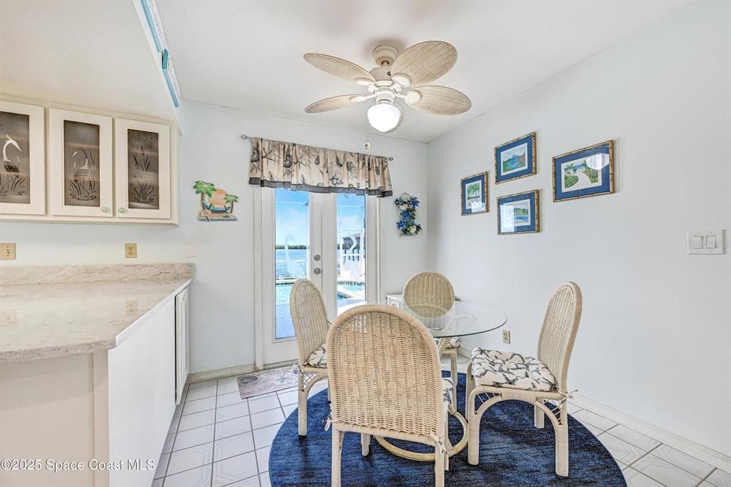 En Venta: $1,000,000 (4 camas, 2 baños, 2900 Pies cuadrados)