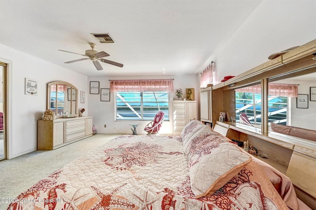 En Venta: $1,000,000 (4 camas, 2 baños, 2900 Pies cuadrados)