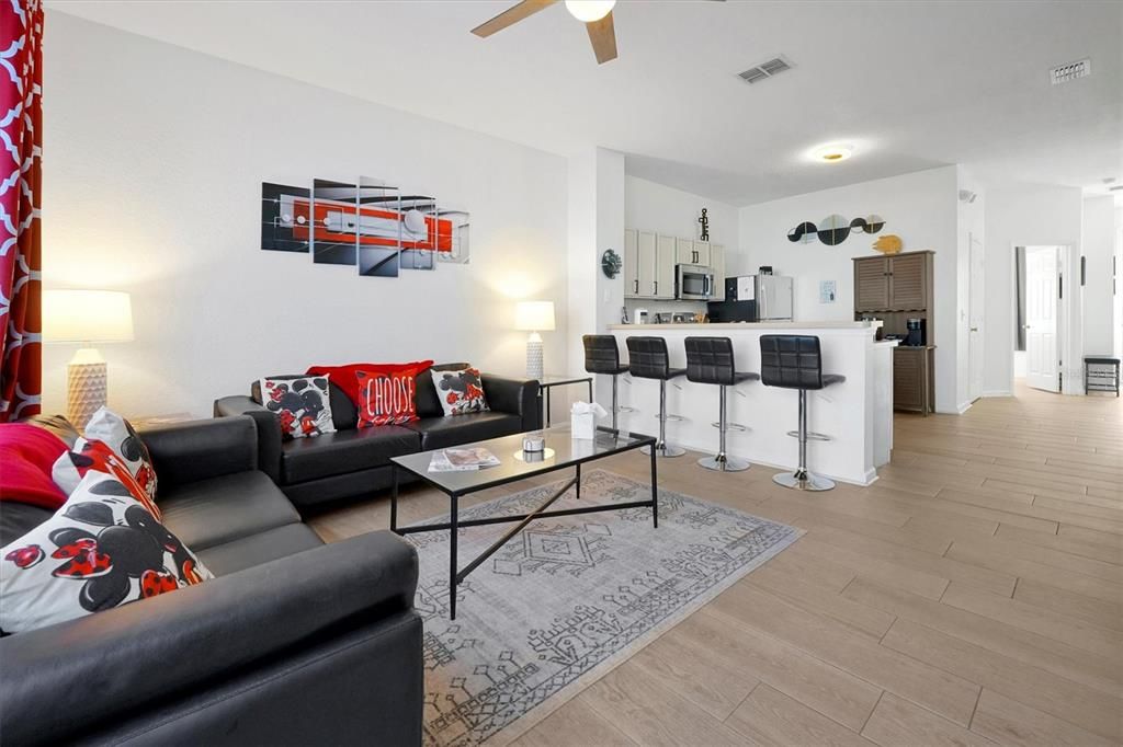 Active With Contract: $412,900 (3 beds, 3 baths, 1440 Square Feet)