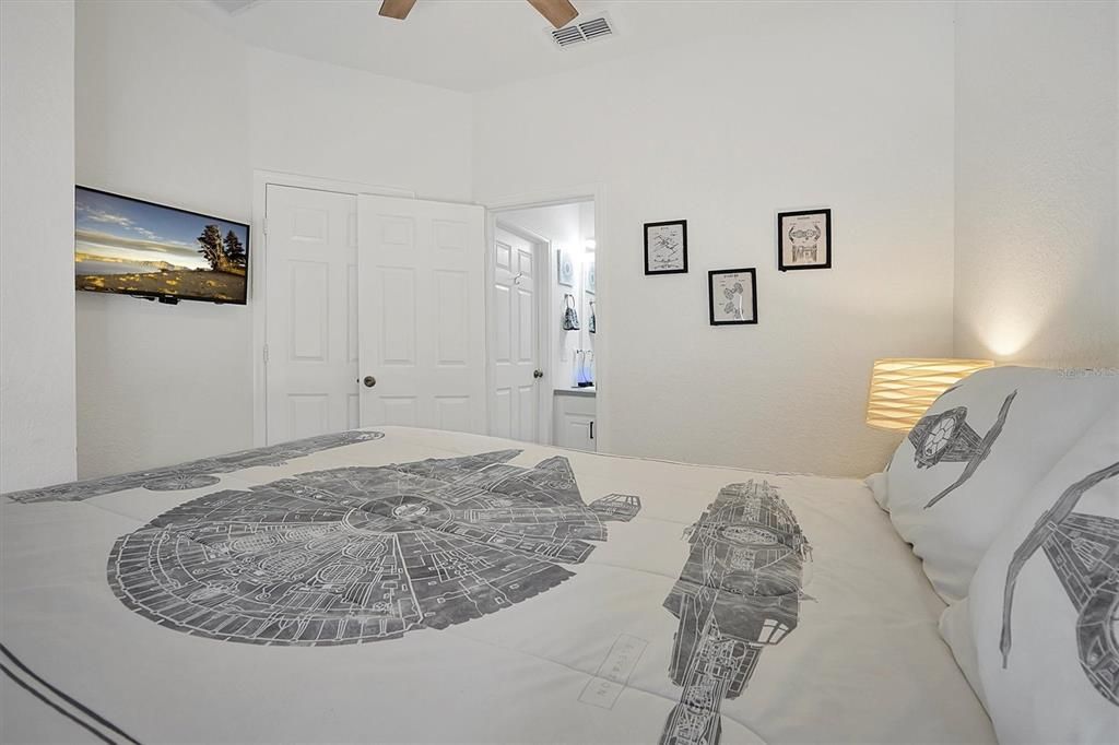 Active With Contract: $412,900 (3 beds, 3 baths, 1440 Square Feet)