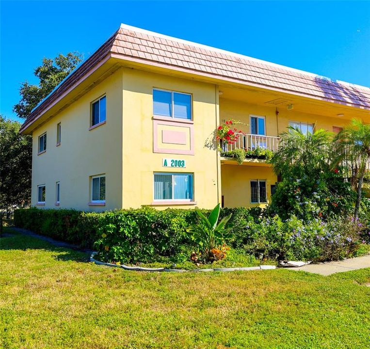 For Rent: $1,500 (2 beds, 2 baths, 930 Square Feet)