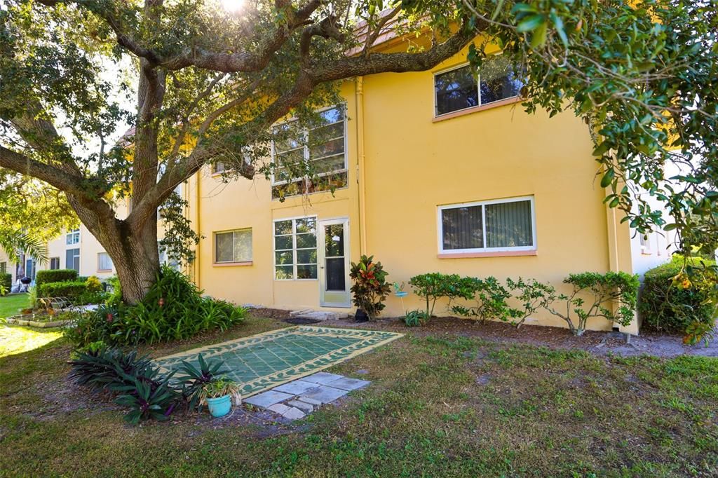 For Rent: $1,500 (2 beds, 2 baths, 930 Square Feet)