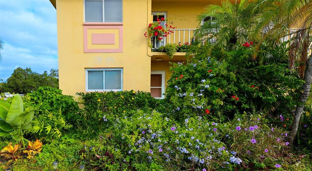 For Rent: $1,500 (2 beds, 2 baths, 930 Square Feet)