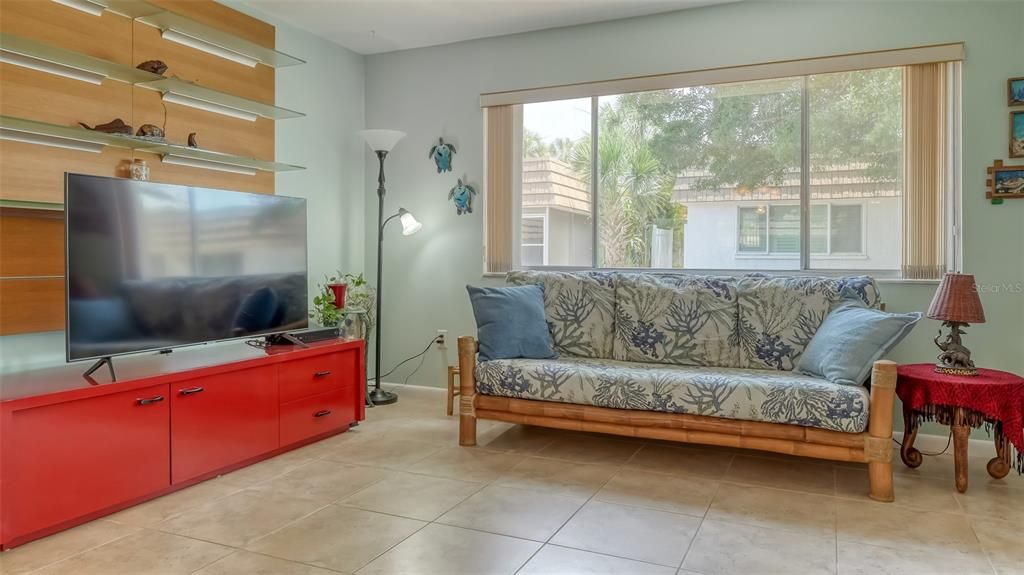 For Sale: $279,900 (2 beds, 2 baths, 1312 Square Feet)