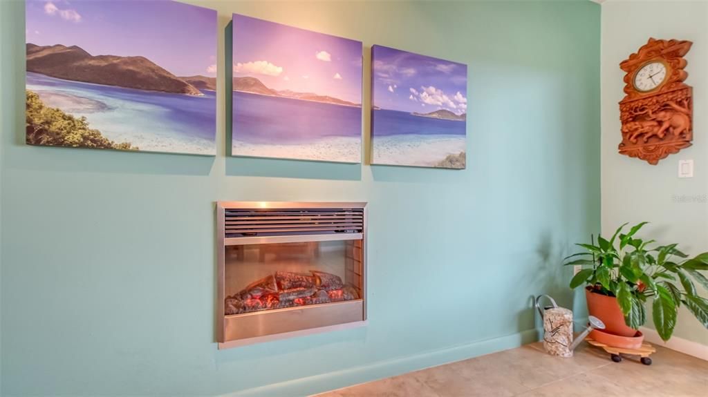 For Sale: $279,900 (2 beds, 2 baths, 1312 Square Feet)