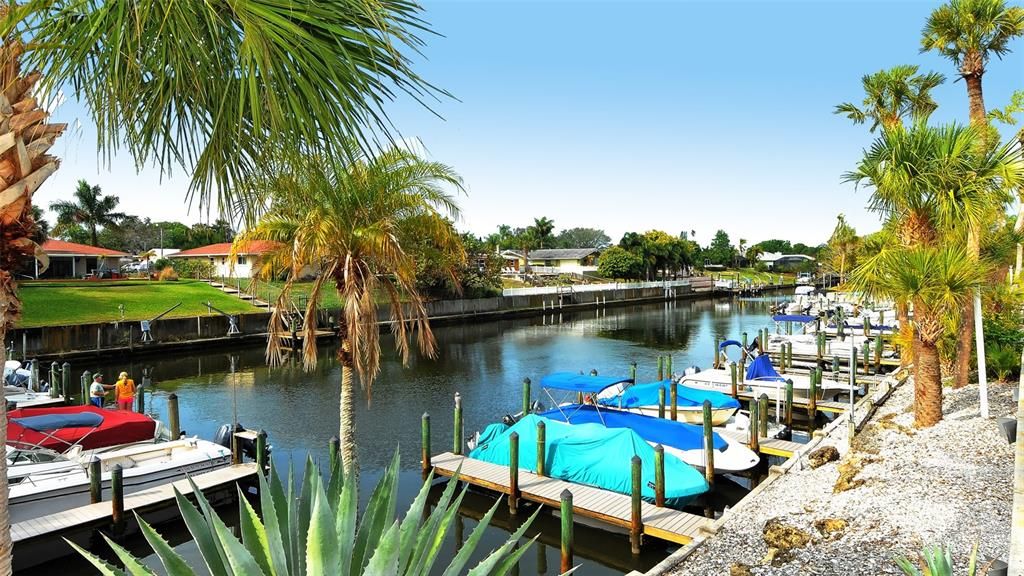 For Sale: $279,900 (2 beds, 2 baths, 1312 Square Feet)