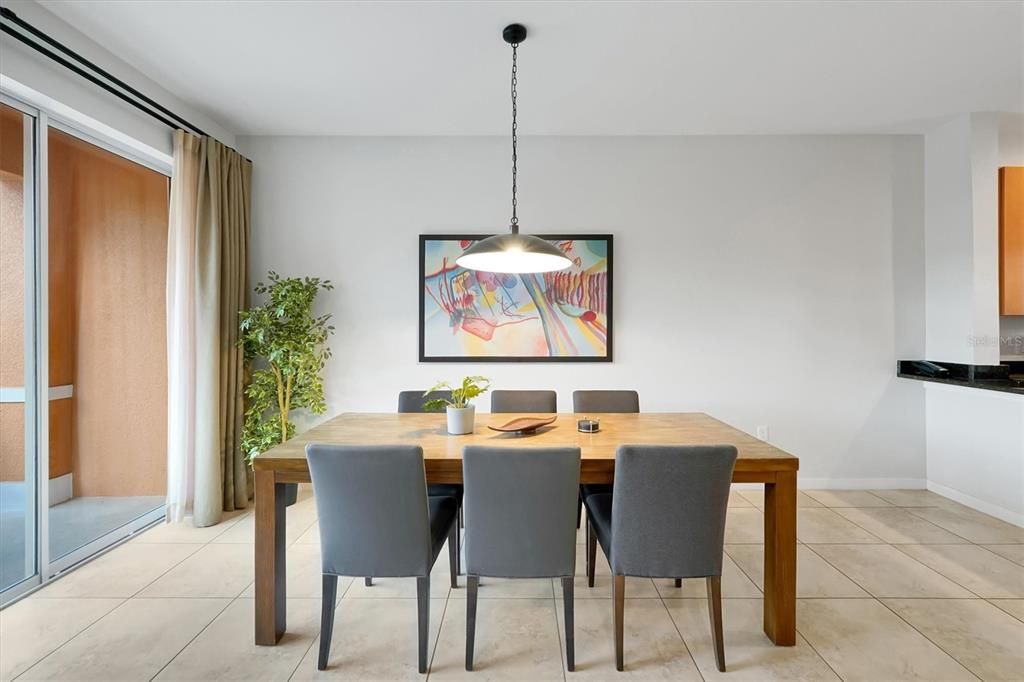 待售: $329,000 (2 贝兹, 2 浴室, 1350 平方英尺)