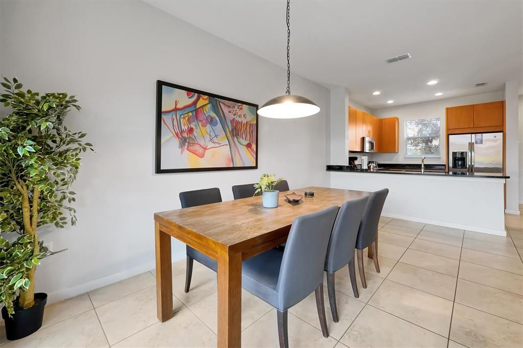 待售: $329,000 (2 贝兹, 2 浴室, 1350 平方英尺)