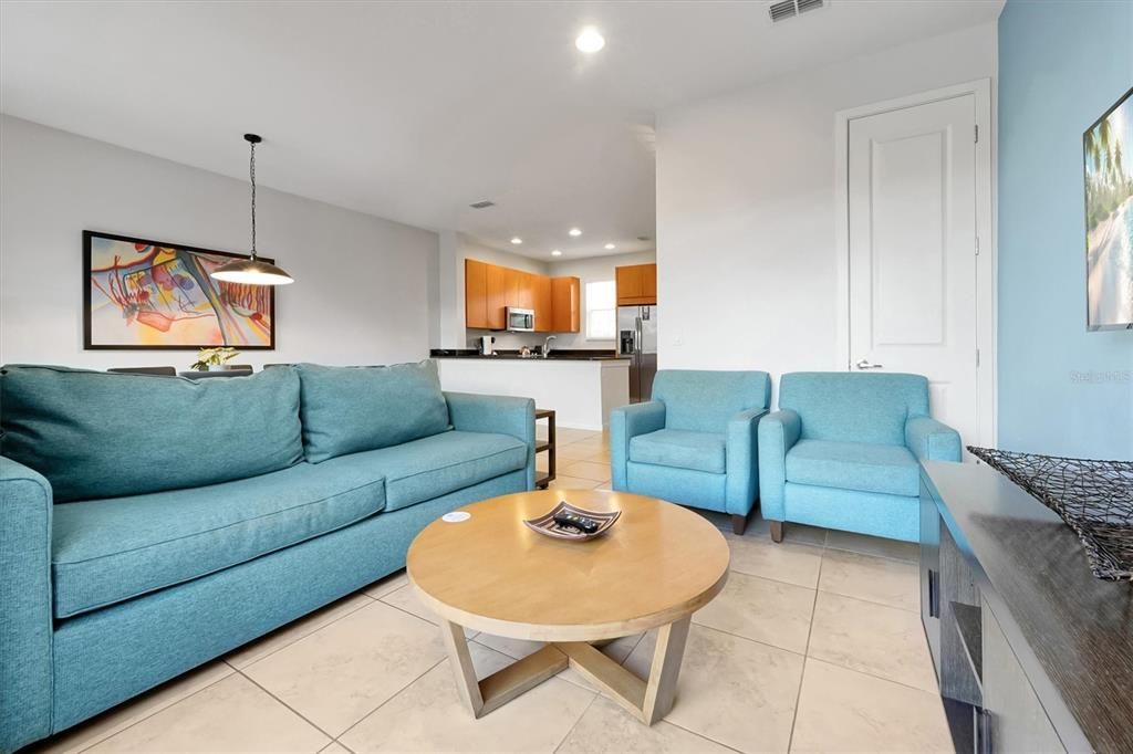 待售: $329,000 (2 贝兹, 2 浴室, 1350 平方英尺)