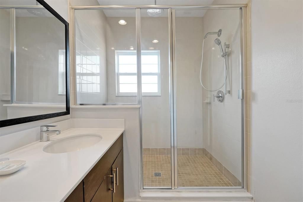 待售: $329,000 (2 贝兹, 2 浴室, 1350 平方英尺)