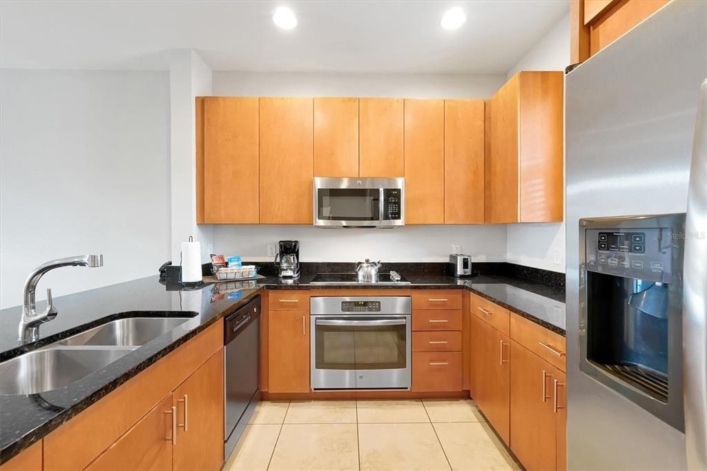 待售: $329,000 (2 贝兹, 2 浴室, 1350 平方英尺)