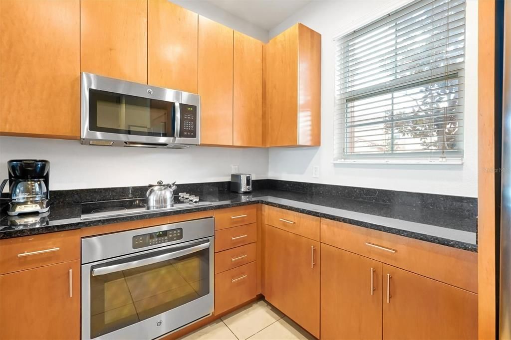 待售: $329,000 (2 贝兹, 2 浴室, 1350 平方英尺)