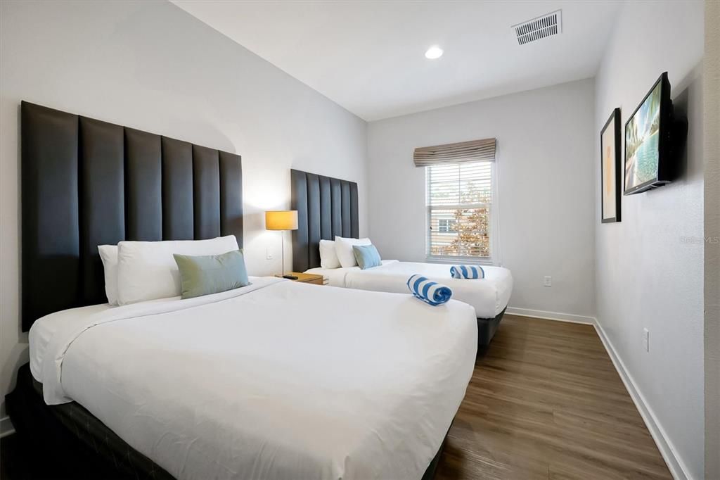 待售: $329,000 (2 贝兹, 2 浴室, 1350 平方英尺)