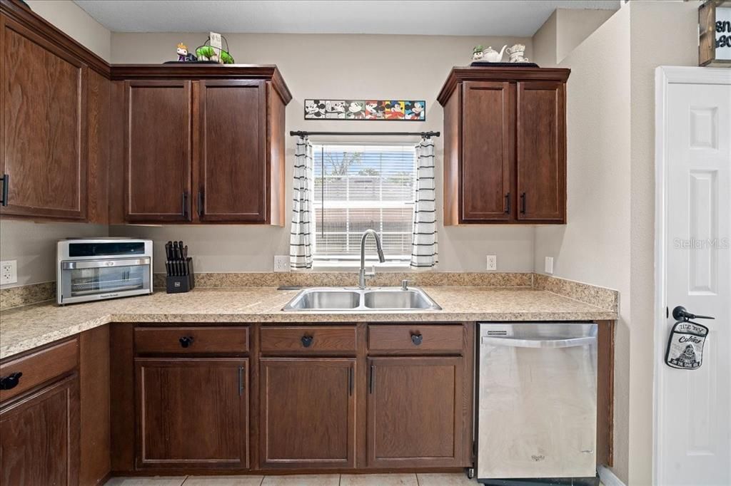 На продажу: $279,000 (3 спален, 2 ванн, 1802 Квадратных фут)