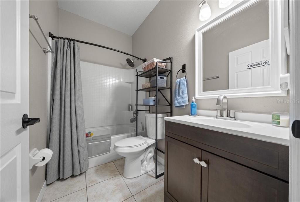 На продажу: $279,000 (3 спален, 2 ванн, 1802 Квадратных фут)