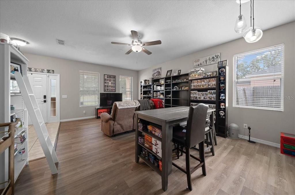 На продажу: $279,000 (3 спален, 2 ванн, 1802 Квадратных фут)