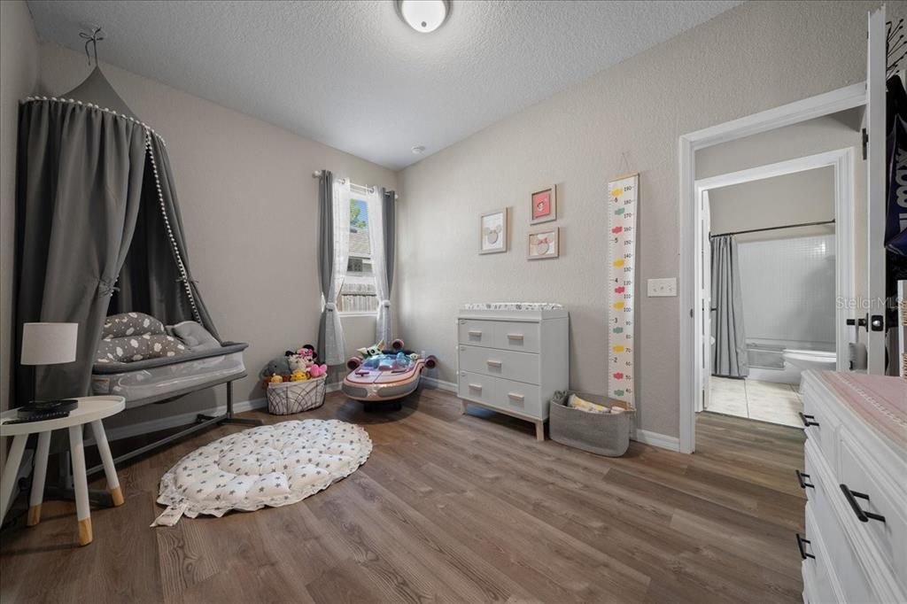 На продажу: $279,000 (3 спален, 2 ванн, 1802 Квадратных фут)