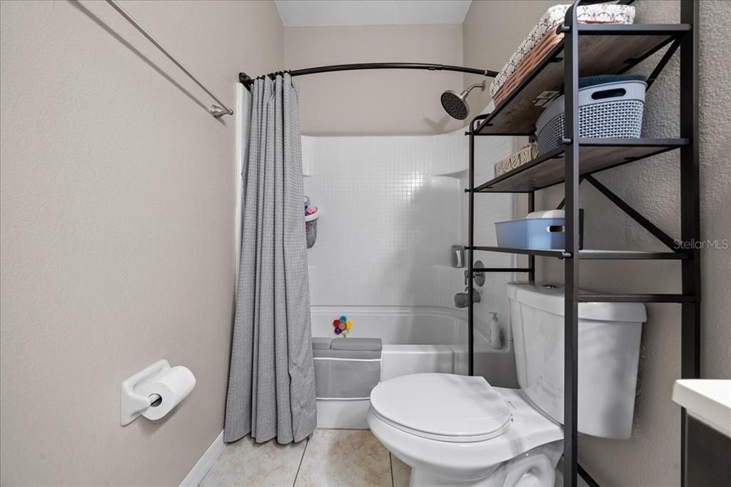 На продажу: $279,000 (3 спален, 2 ванн, 1802 Квадратных фут)